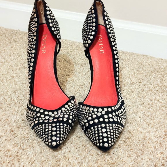 Black Heels Shoes with elegant design and comfortable fit - Picture 1 of 9